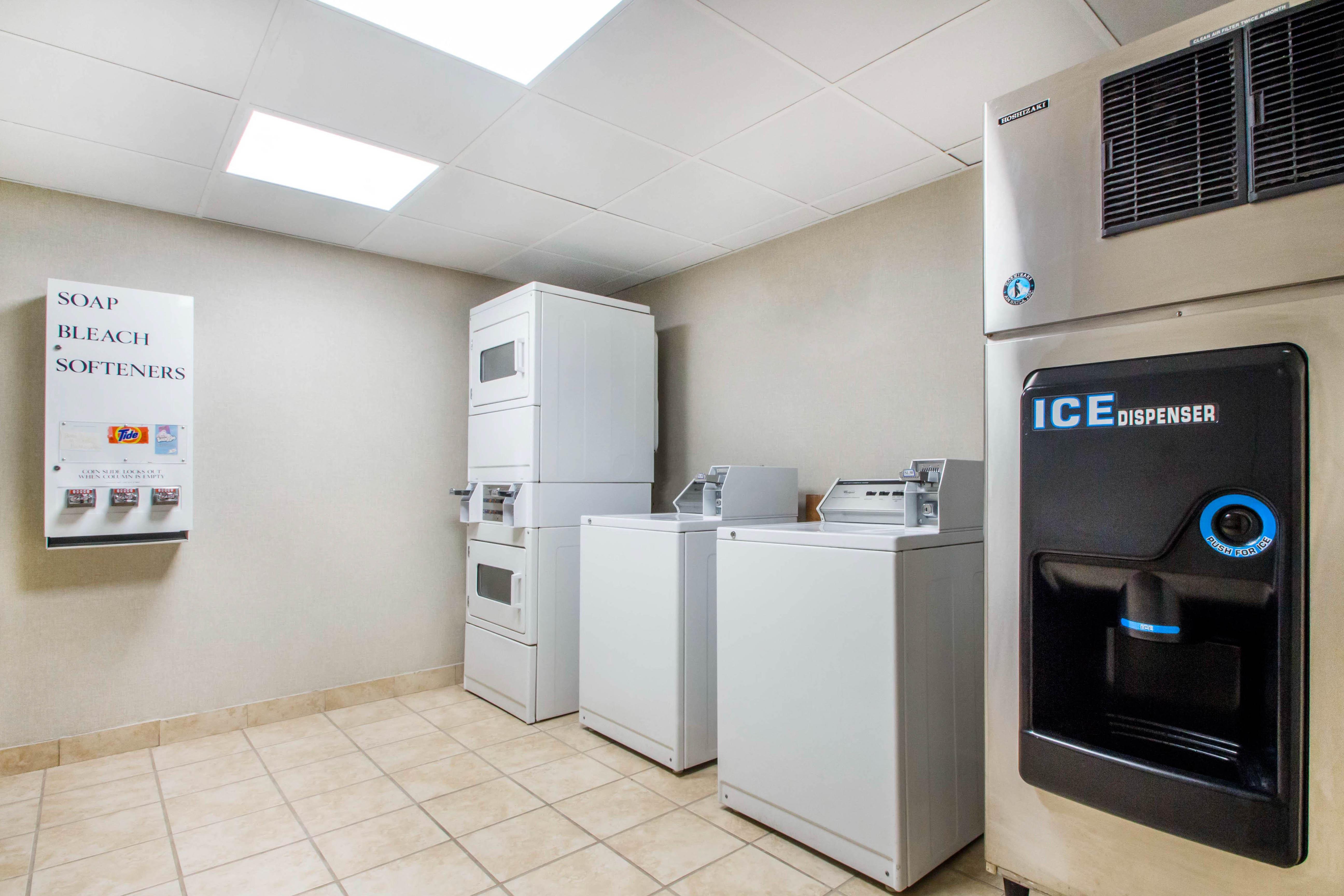 Holiday Inn Express & Suites - Albany Airport - Wolf Road By Ihg Extérieur photo