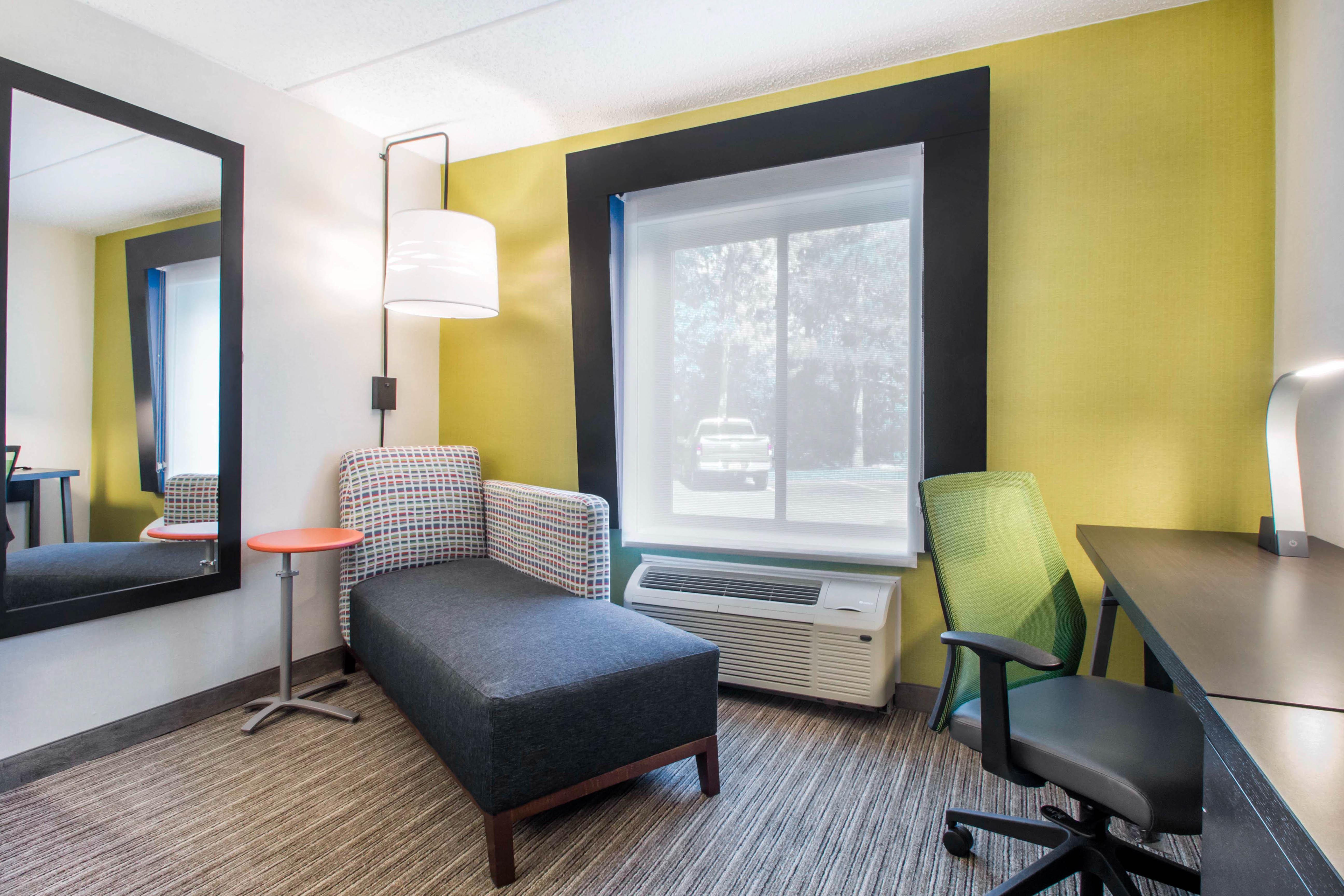 Holiday Inn Express & Suites - Albany Airport - Wolf Road By Ihg Extérieur photo